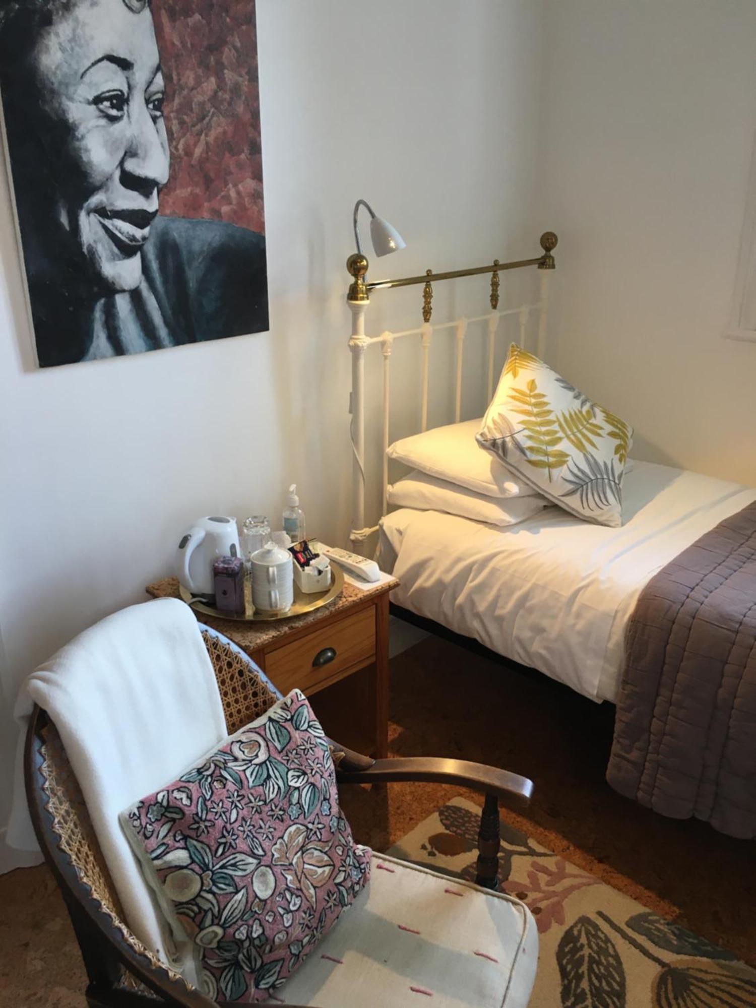 Cornerstones Guest House Sale Extérieur photo