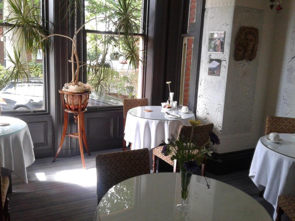 Cornerstones Guest House Sale Extérieur photo
